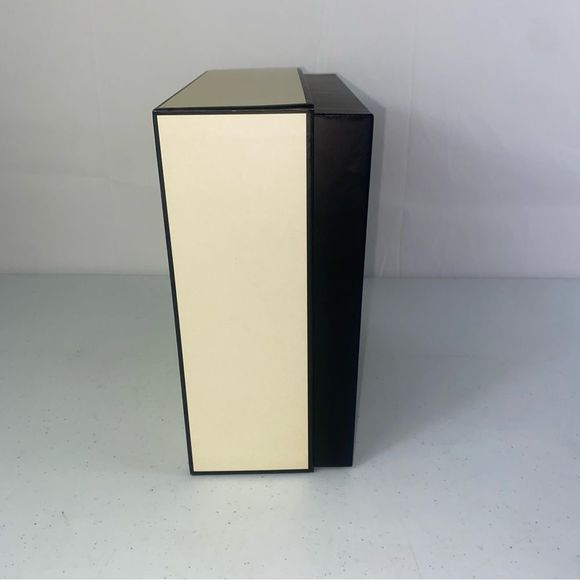 CHANEL designer box w/Chanel tissue paper and seal (box and tissue paper only) - Picture 3 of 12